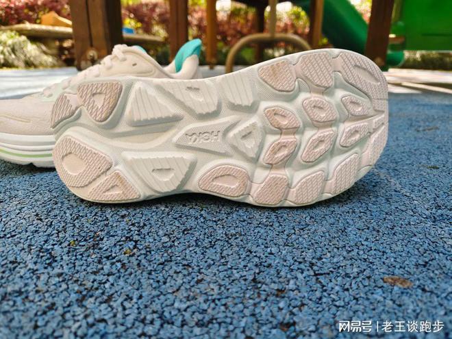 10：恰到好处的卓越跑鞋HOKA CLIFTON(图5)