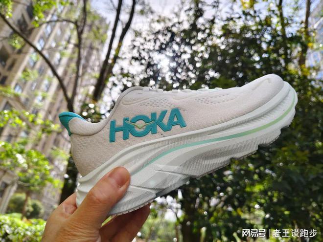 10：恰到好处的卓越跑鞋HOKA CLIFTON(图19)