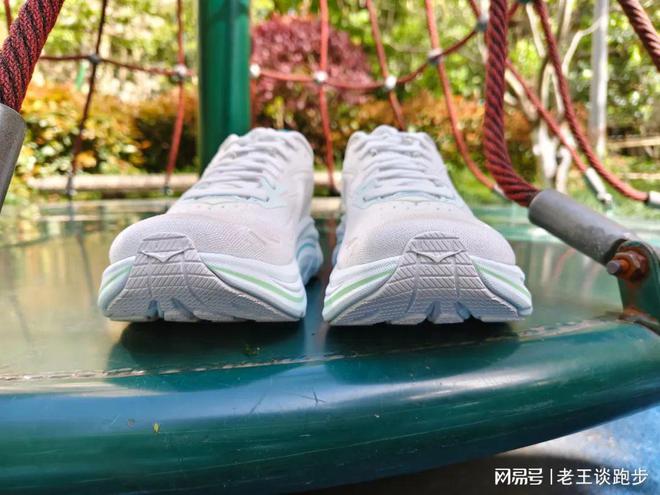 10：恰到好处的卓越跑鞋HOKA CLIFTON(图20)